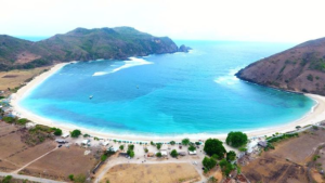 Daya Tarik yang Mungundang Wisatawan di Pantai Mawun